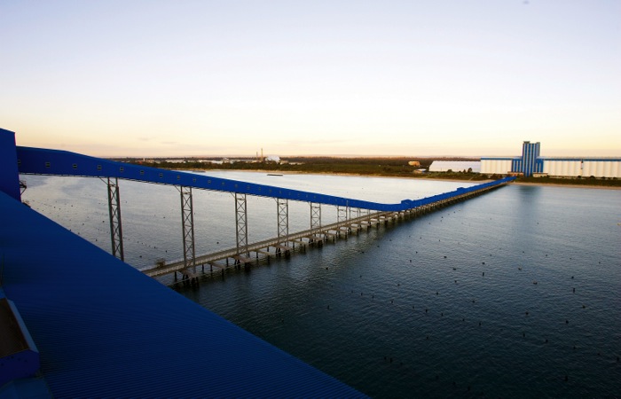 Australia’s four grain export terminals are operated by farmers through their
CBH co-op.
