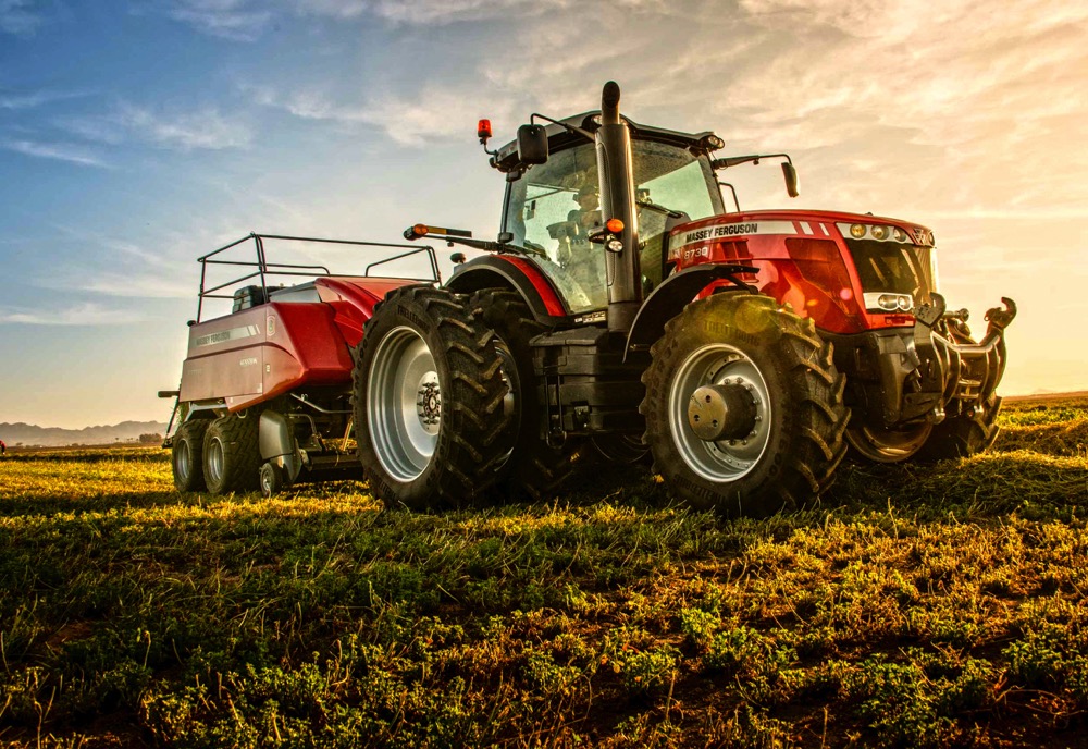 Billed as the most powerful Massey Ferguson tractors ever built, the 8700 series is said to provide more power, more torque, more versatility and more comfort and control. Two of the five new models in this series fall into the 325 to 500+ hp class — the 8735 (with 350 hp) and 8737 (with 370 hp). Their six-cylinder, 8.4-itre engine can generate up to an additional 30 hp when needed, and it’s still nimble and responsive, with higher performance at lower RPMs. With its Dyna-VT transmission, you also get a flexible and fuel-efficient ride, with no clutch packs, no shifting or clutch burnout. There’s also the capacity to control engine speed and ground speed independently, and the Dynamic Tractor Management (DTM) feature means the engine and the transmission can work together, increasing fuel efficiency.