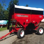 A relative newcomer to the grain wagon and cart-carrying scene, Bach-Run was on site last year at Canada’s Outdoor Farm Show. The brand has four different models of gravity bin grain wagons which are billed as new, complementing the company’s six heavy-duty, high-volume grain wagons. The company says its claim to fame is “Brute Strength” and its designs are based on working with farmers to meet their needs. With extensions, the gravity bin grain wagons have four different capacities, from 380 to 480 bushels. The interiors have a powder coating on a sandblasted surface for a durable, long-lasting finish. Each model also features three tie-in bars on the inside of the box, plus solid inner seams along with flat valleys that reduce dead corners. There’s also an easy-climb ladder on the outside, as well as large sight windows. 