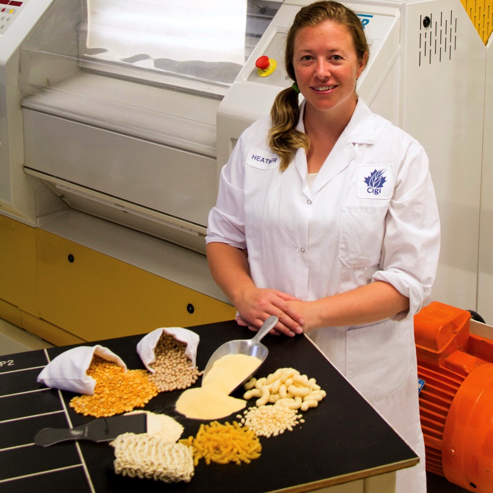 Heather Maskus of Cigi works with customers to show how pulse flours can be blended in foods such as baked goods and pasta.