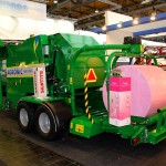 The Multibaler can be used in the field directly behind a forage harvester or stationary in the farmyard to form and wrap silage into bales.