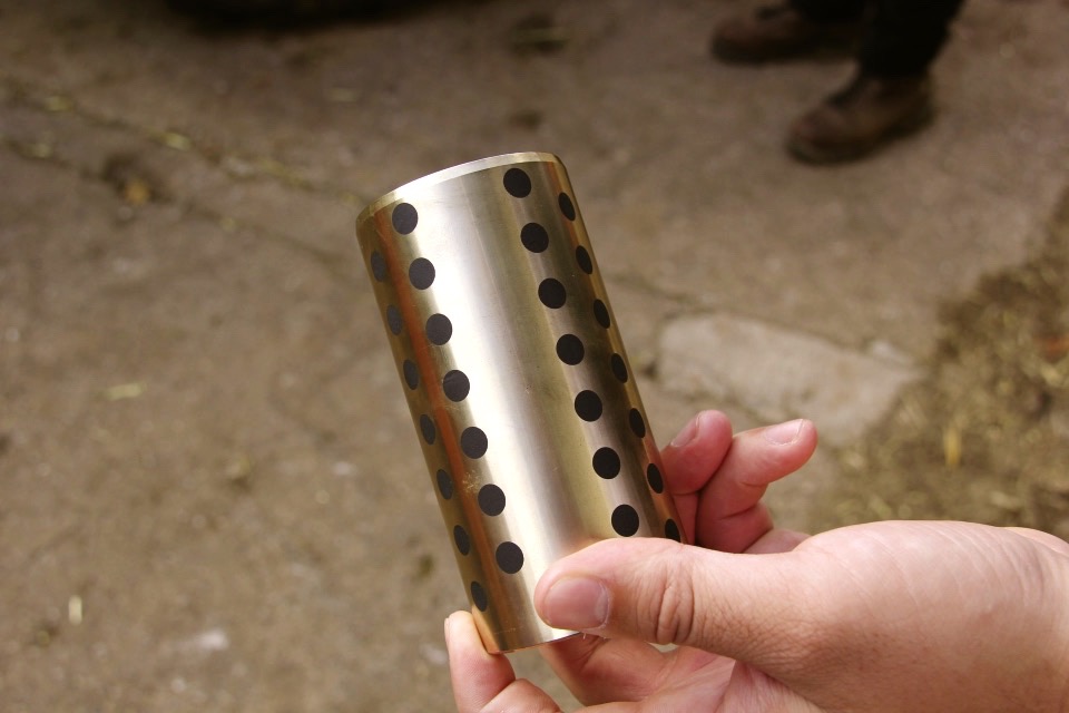 New bronze-graphite bearings on the telescopic arm of the TM320 are designed for longer life.