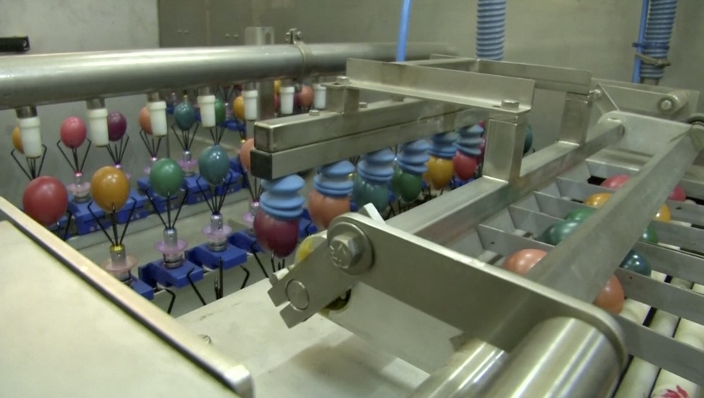 VIDEO: Nigerian firm cracks market with coloured eggs