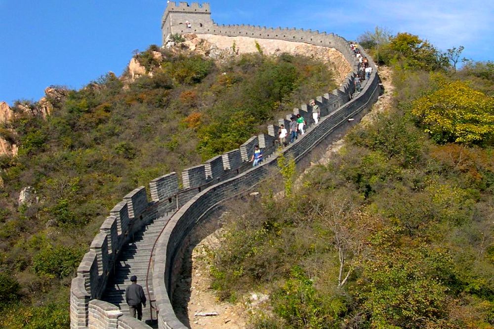 A crenellated walkway on top of the Great Wall of China. (Cia.gov)
