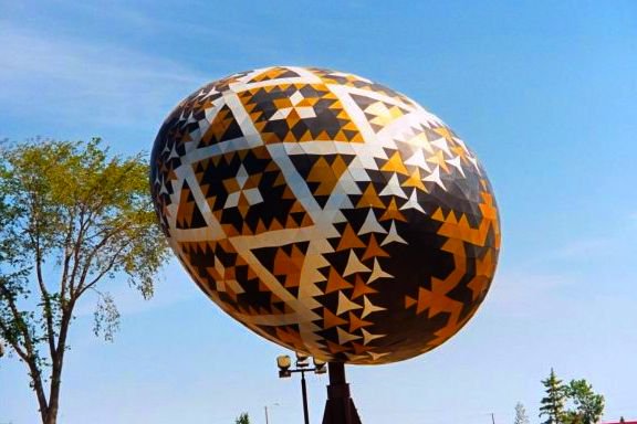 Vegreville’s giant pysanka is a well known landmark in eastern Alberta. (Vegreville.com)

