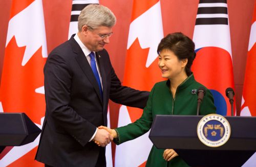 Prime Minister Stephen Harper shakes hands with South Korea’s President Park Geun-hye at Tuesday’s announcement of concluded negotiations on a Canada-Korea Free Trade Agreement. (Jason Ransom photo courtesy PMO)
