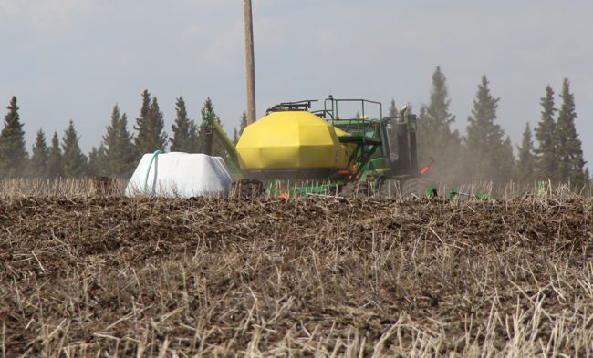 Seeding goes full speed ahead on Jay Millard’s field near Livelong, Sask. on Wednesday, May 21. (Lisa Guenther photo)
