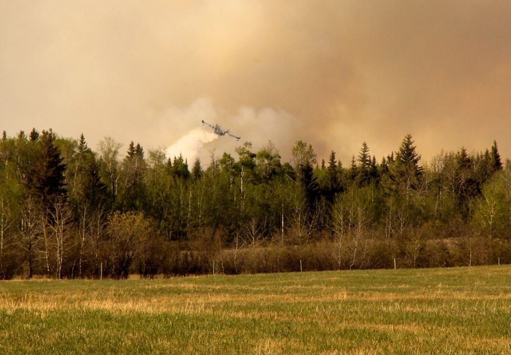 A CL-215 water bomber drops water on a fire north of Turtle Lake, Sask, on Thursday evening. (Lisa Guenther photo)
