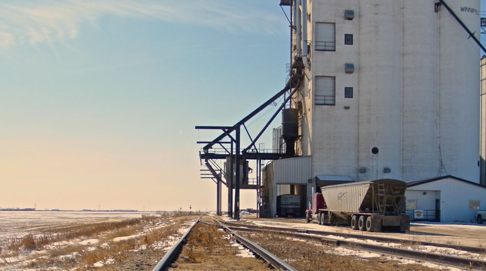 CentrePort’s attractiveness lies partly in its access to multiple rail carriers, as Paterson Grain’s terminal northwest of Winnipeg already has. (Dave Bedard photo)
