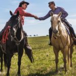 Earls president Mo Jessa (r) and Stan Carscallen of White Moose Ranch meet at Priddis, Alta. (Earls.ca)