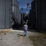 Greg Kruger walks on his farm at Harrod, Ohio, about 110 km northwest of Columbus, on Sept. 24, 2019. (Photo: Reuters/Maddie McGarvey)