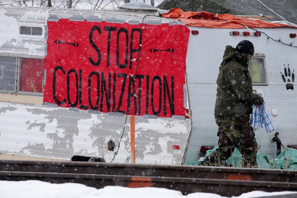 Members of the Tyendinaga Mohawk Territory block tracks serving Via Rail at Tyendinaga, Ont., east of Belleville, on Feb. 13, 2020. (Photo: Reuters/Chris Helgren)
