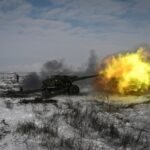 A Russian army service member fires a howitzer during drills at the Kuzminsky range in Russia’s southern Rostov region on Jan. 26, 2022. (Photo: Reuters/Sergey Pivovarov)