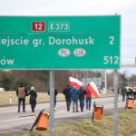 FILE PHOTO: Polish farmers protest over price pressures, taxes and green regulation, grievances shared by farmers across Europe and against the import of agricultural produce and food products from Ukraine near the Polish Ukrainian border crossing in Dorohusk, Poland, February 18, 2024. Jakub Orzechowski/Agencja Wyborcza.pl via REUTERS/File Photo